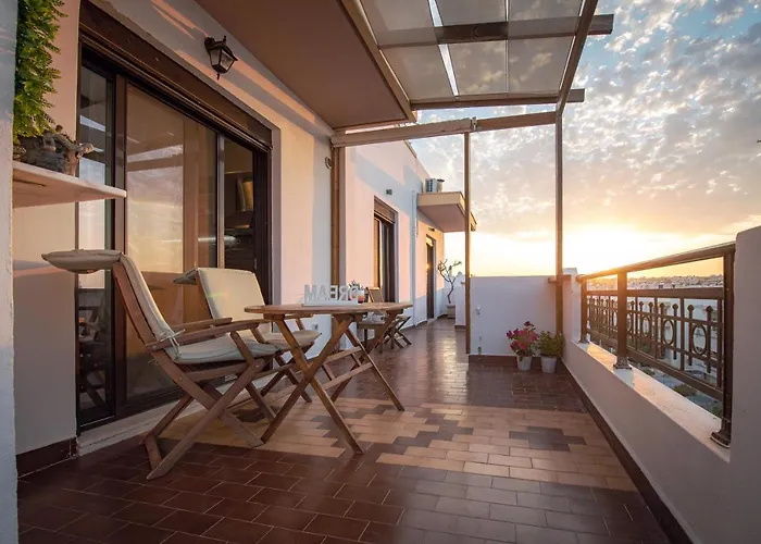 Loft Style Near The Old Town شقة *