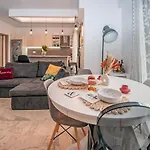 Loft Style Near The Old Town Apartment *