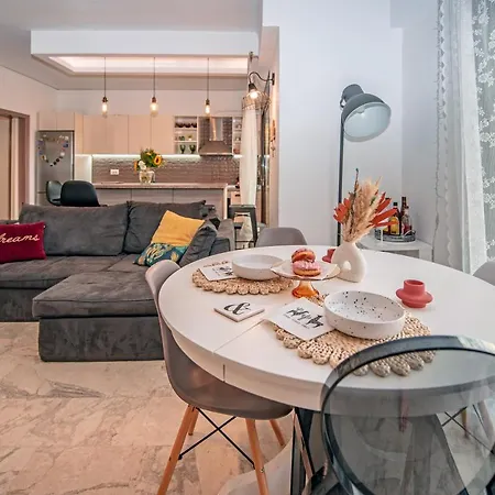 Loft Style Near The Old Town Διαμέρισμα *